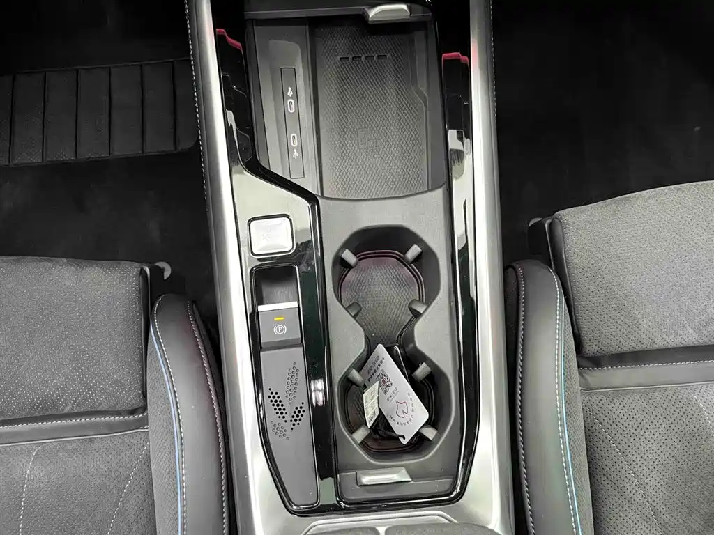 Volkswagen Passat 2025 Model Pro 380TSI Starlight Dragon Premium Edition фото 4