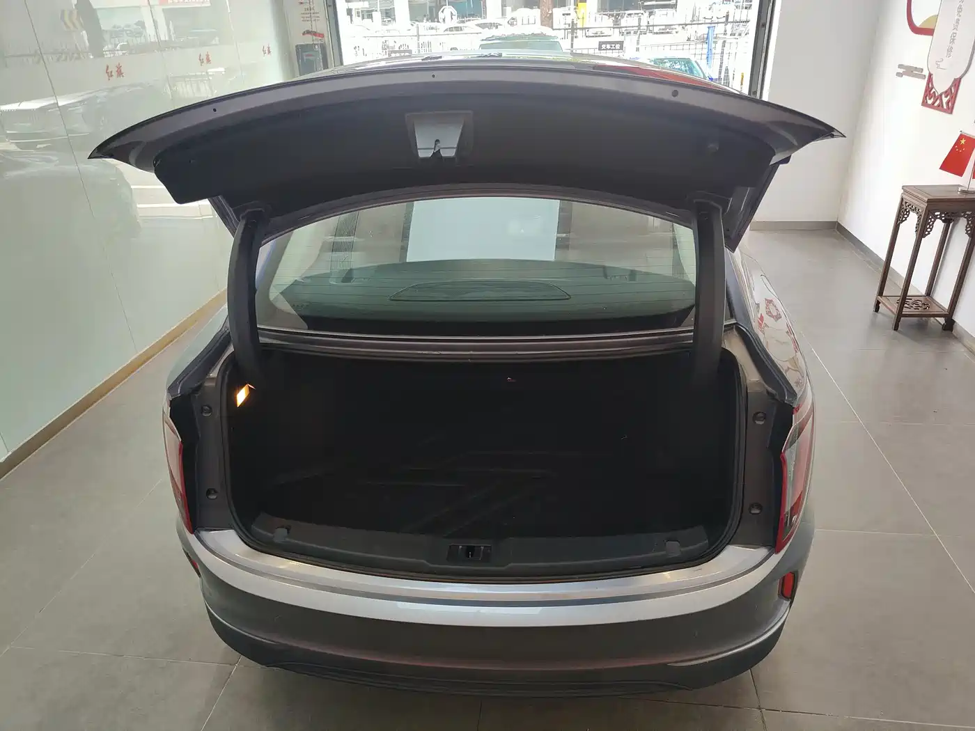 Hongqi E-QM5 2023 560km PLUS фото 13