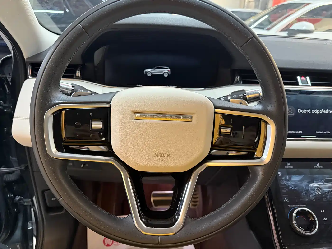 Land Rover Range Rover Evoque 2022 Facelift Range Rover Evoque L 249PS R-Dynamic Luxury фото 8