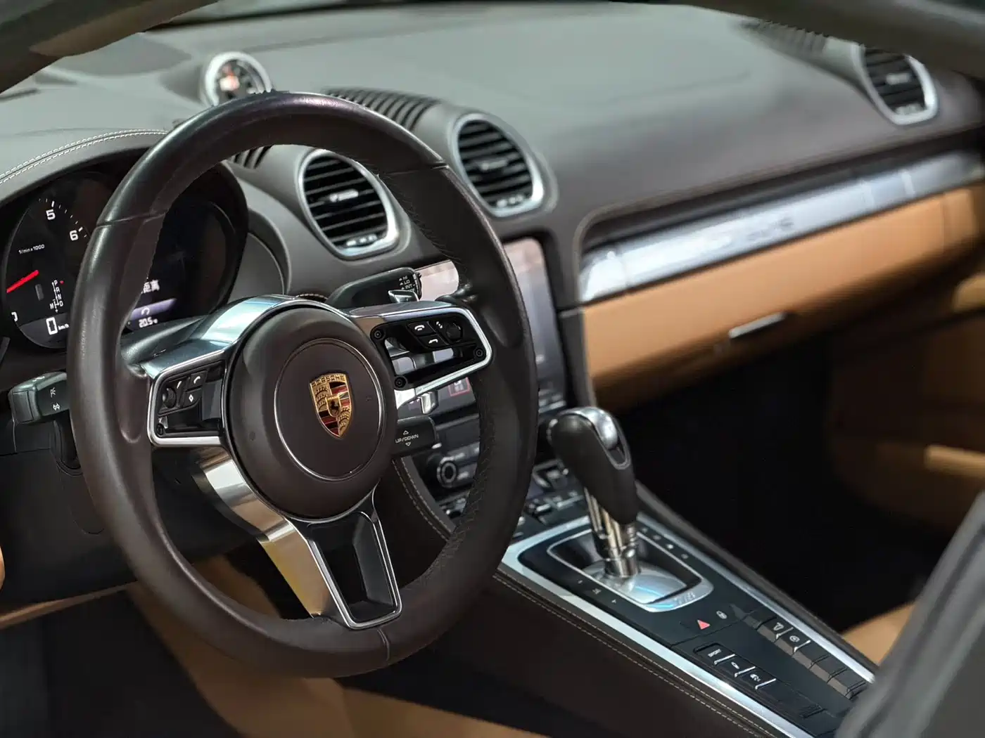 Porsche 718 2018 Cayman 2.0T фото 16