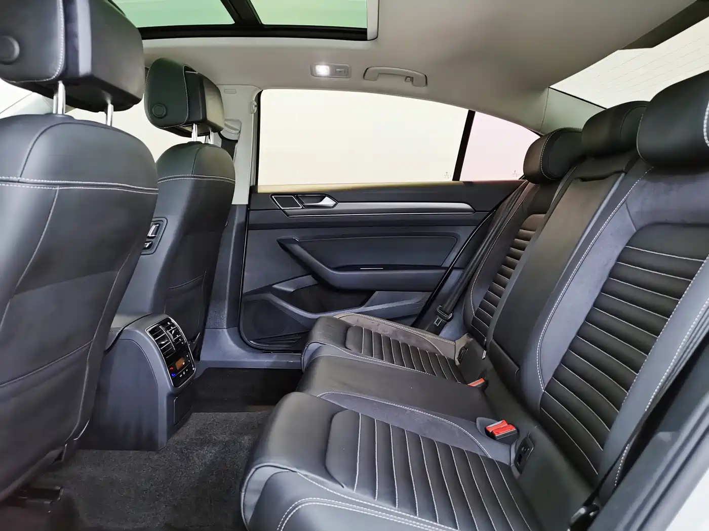 Volkswagen Magotan 2020 330TSI DSG Leading фото 16