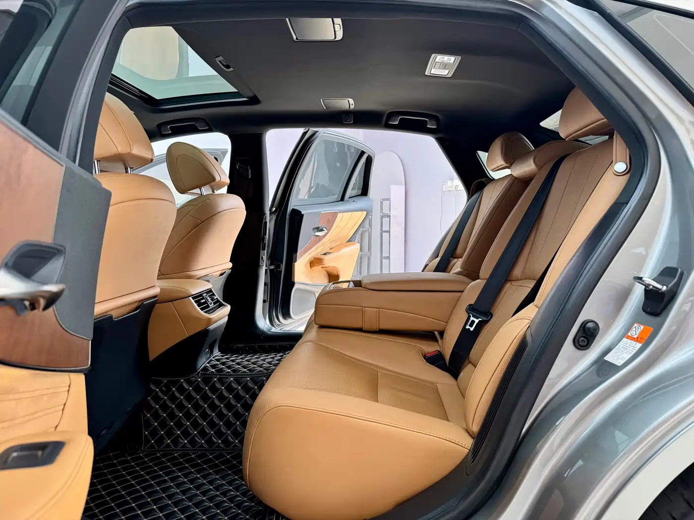 Lexus LS 2021 500h Excellence Edition фото 11