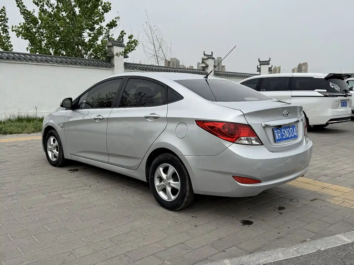Hyundai Verna 2010 Sedan 1.4L Automatic Comfort GS фото 9