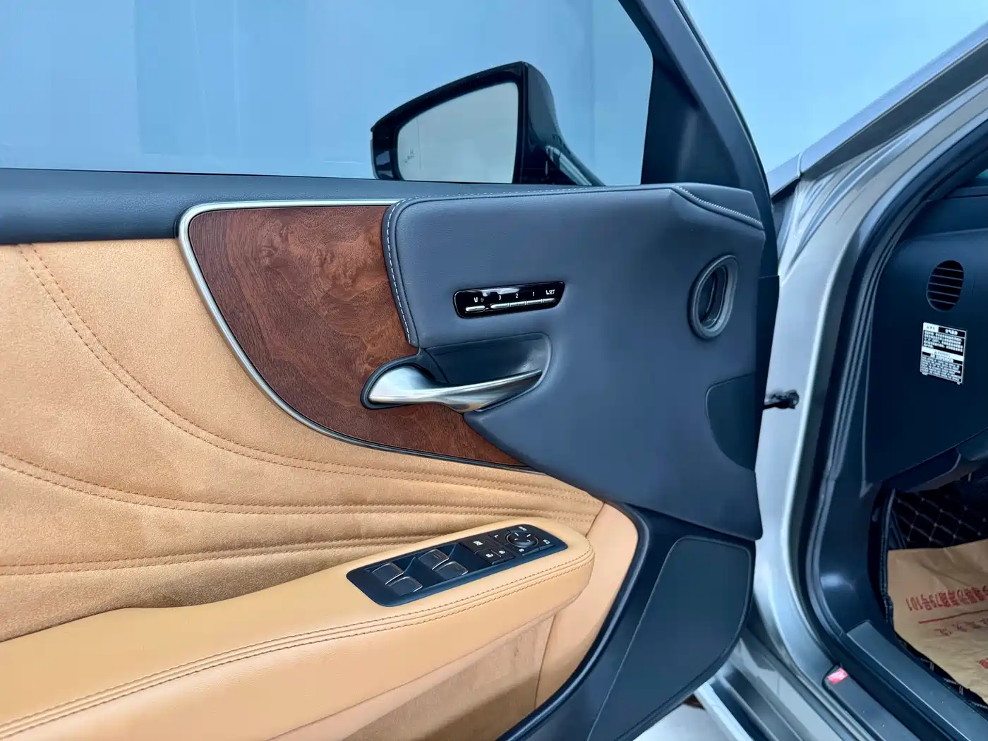 Lexus LS 2021 500h Excellence Edition фото 10