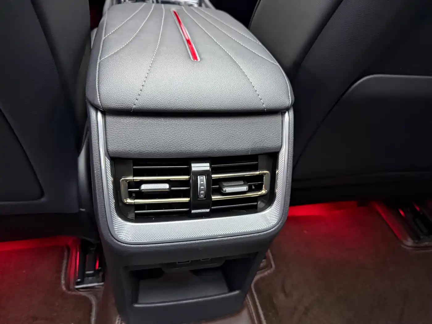 Hongqi H5 2023 2.0T Auto Smart Connect Flag Comfort фото 9