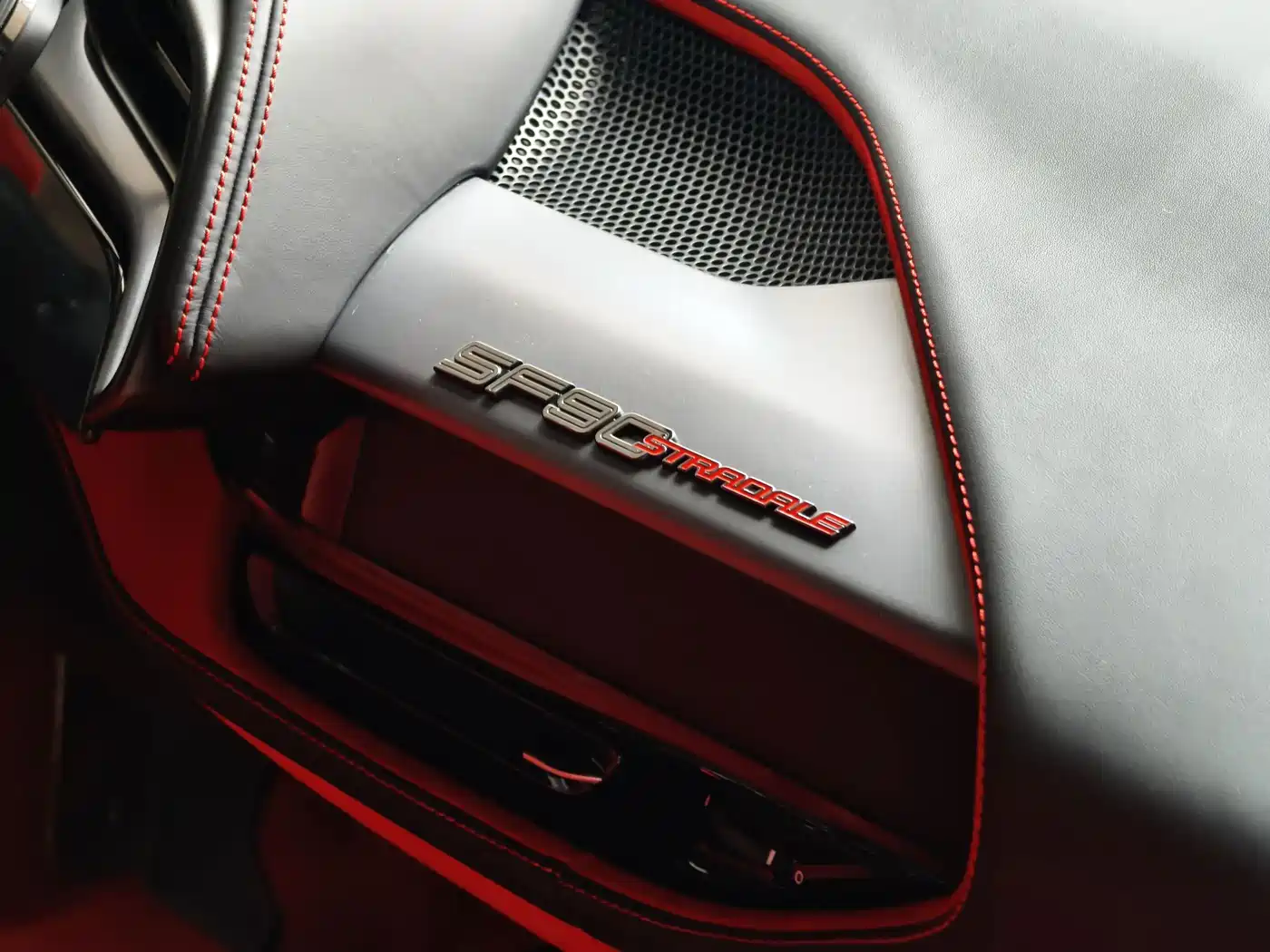 Ferrari SF90 2021 2020 3.9T V8 Stradale