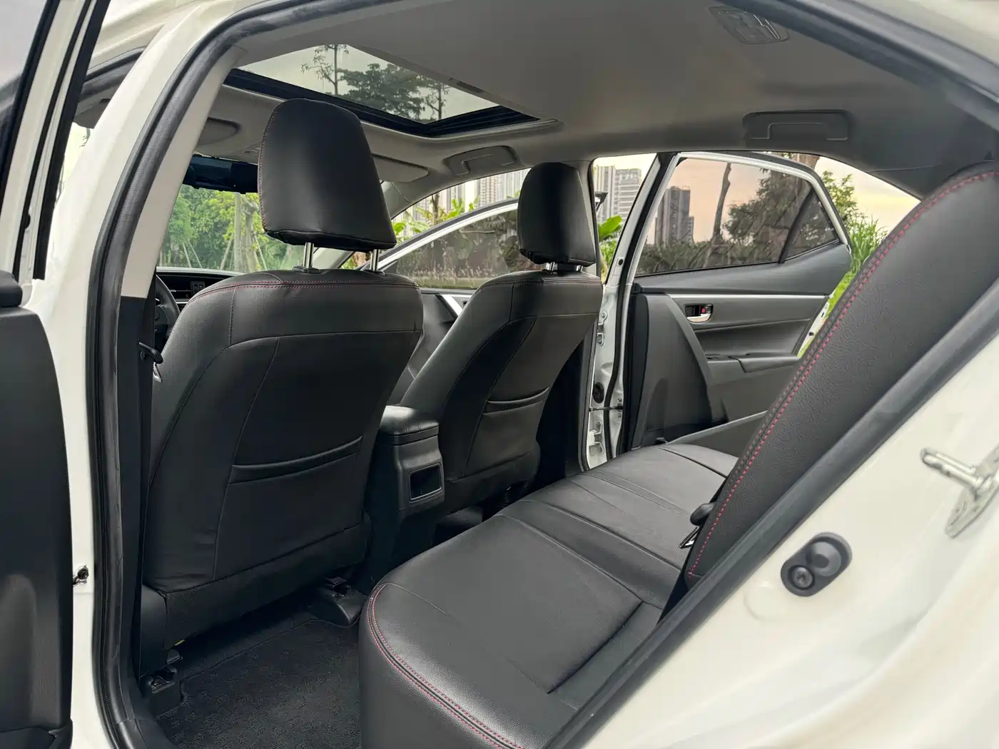 Toyota Corolla 2017 Facelift 1.2T S-CVT GL-i фото 7