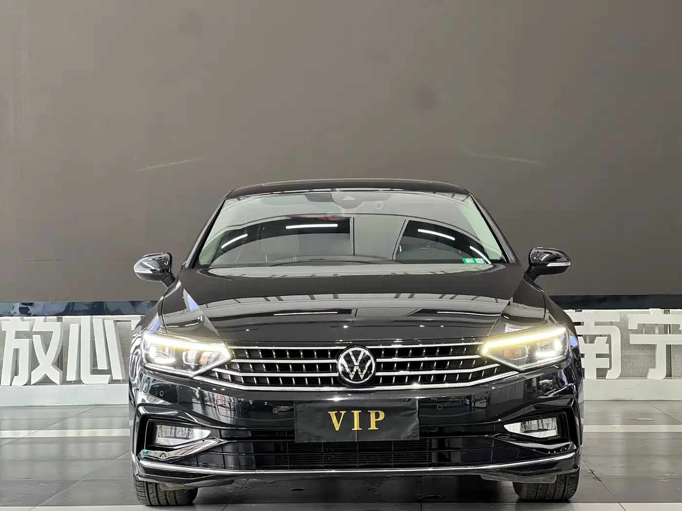 Volkswagen Magotan 2023 Model 2 Million Commemorative Edition 330TSI DSG Luxury фото 2