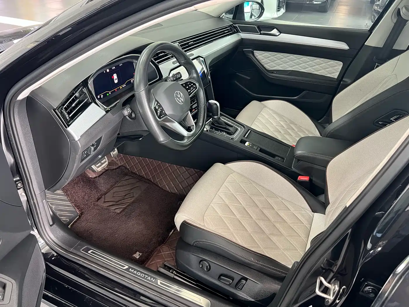 Volkswagen Magotan 2023 Model 2 Million Commemorative Edition 330TSI DSG Luxury фото 14