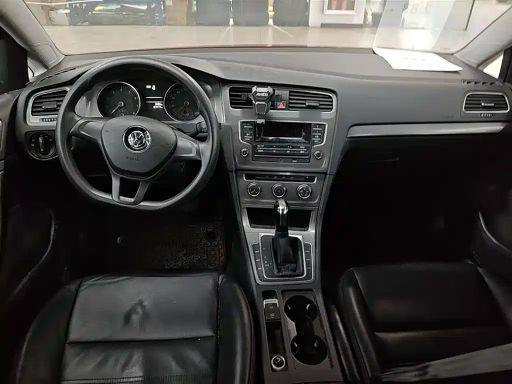 Volkswagen Golf 2014 1.6L Automatic Fashion Edition фото 16