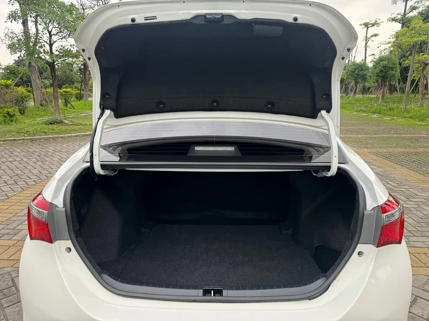 Toyota Corolla 2017 Facelift 1.2T S-CVT GL-i фото 15