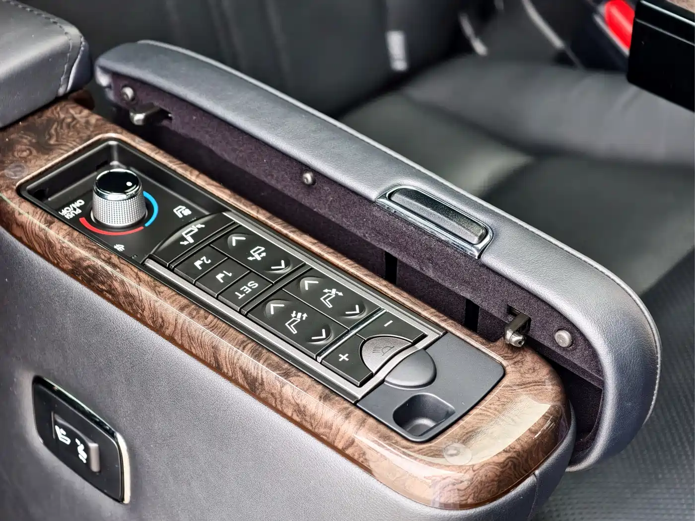 Toyota Vellfire 2021 Crown Hybrid 2.5L HV Supreme Edition фото 22