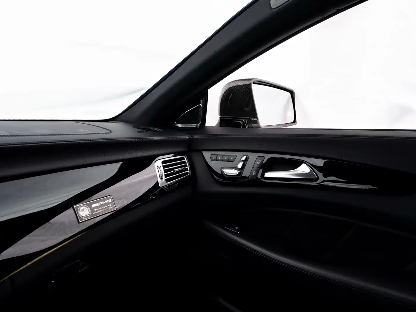 Mercedes-Benz CLS AMG 2015 AMG CLS 63 4MATIC фото 20