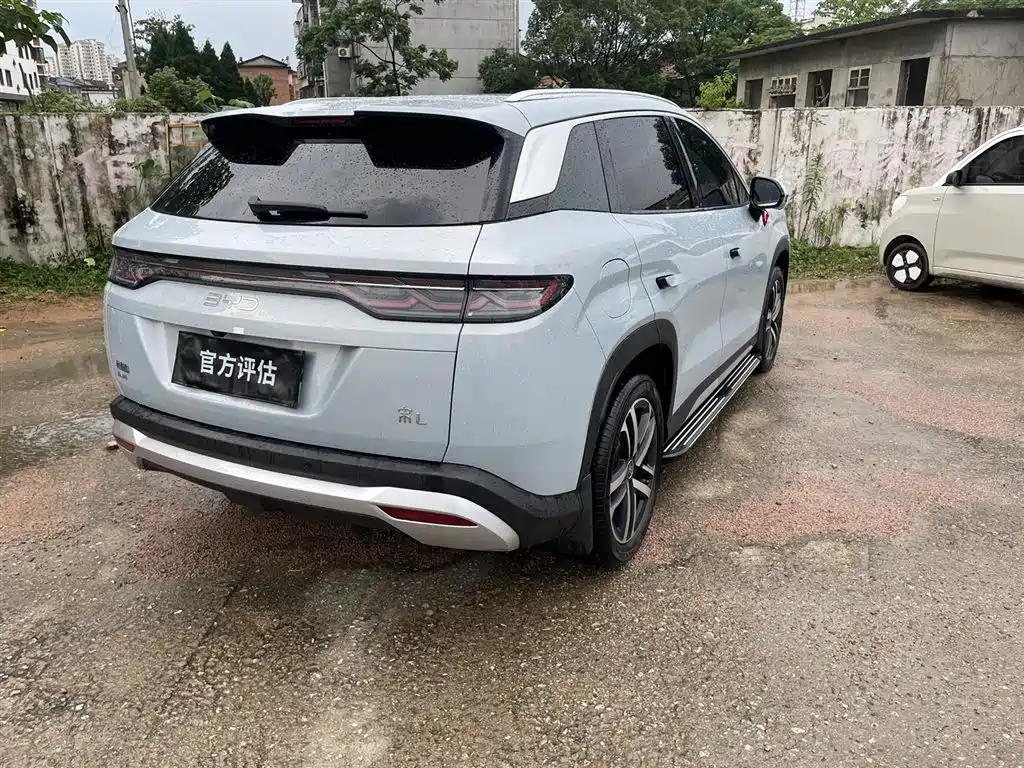 BYD Song L DM-i 2024 75km Leading Edition фото 3