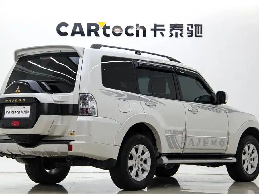 Mitsubishi Pajero (Import) 2020 3.0L Automatic Standard Edition фото 4