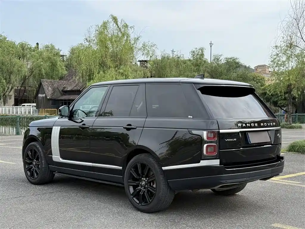 Land Rover Range Rover 2021 3.0 L6 Heritage Edition фото 6