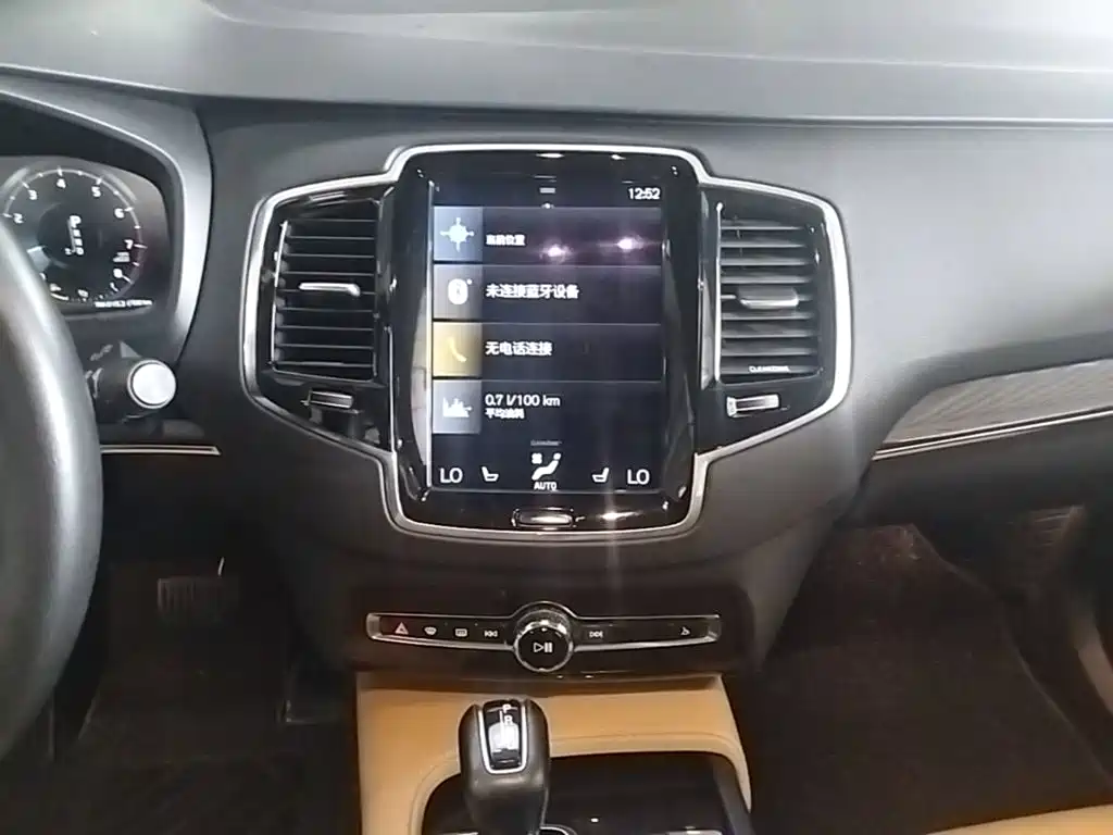 Photo 13 - Volvo XC90