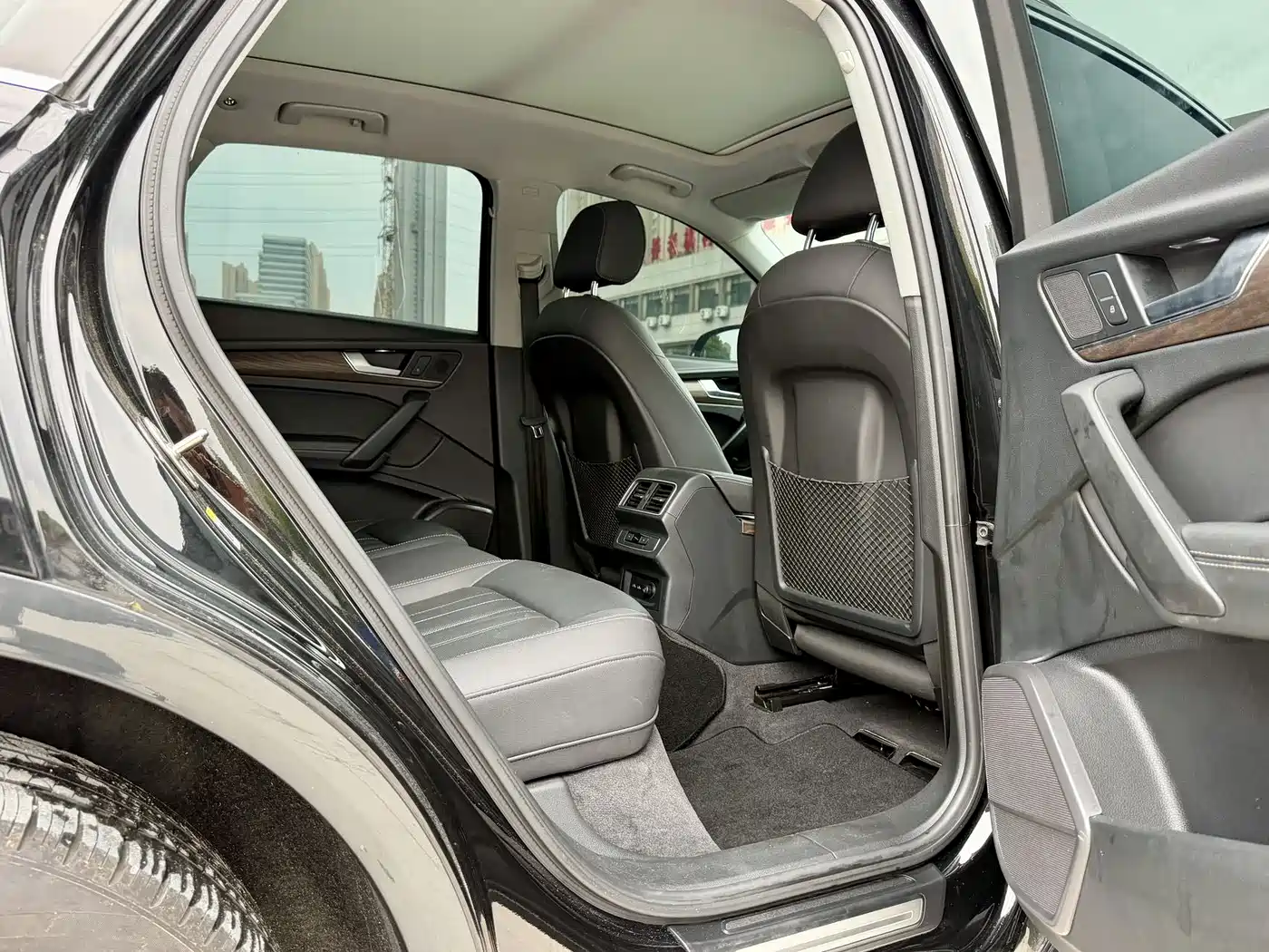 Audi Q5L 2025 45th Anniversary Edition 40 TFSI Dynamic Fashion фото 16