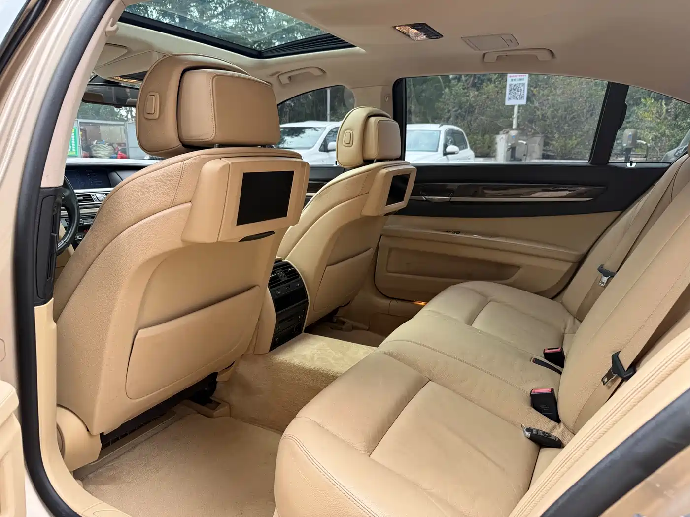 BMW 7 Series 2009 730Li Leading фото 7