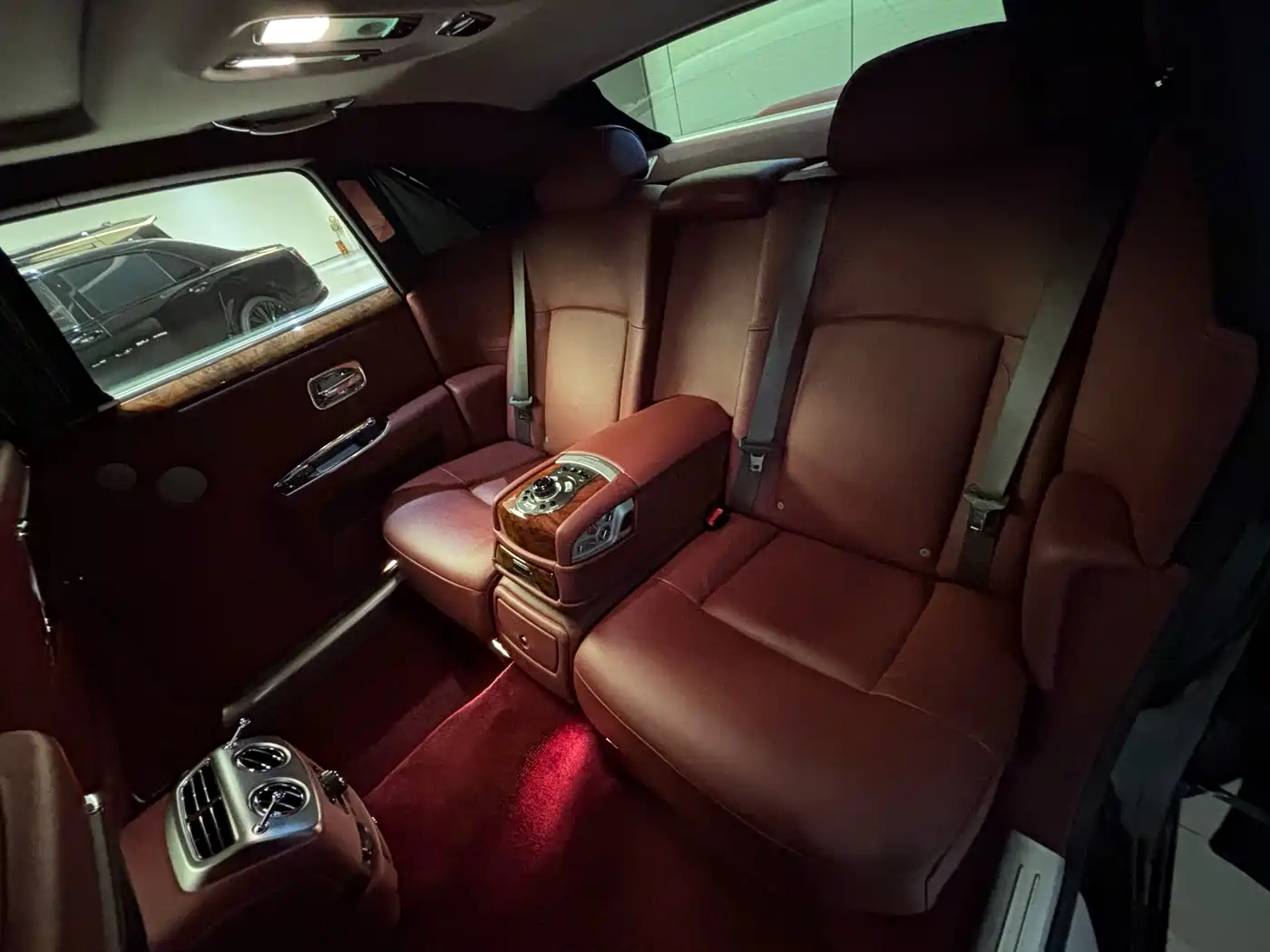 Photo 18 - Rolls-Royce Ghost
