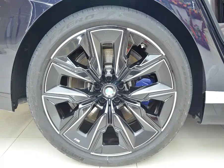 BMW 7 Series 2023 Model 740Li Leading M Sport Package фото 16