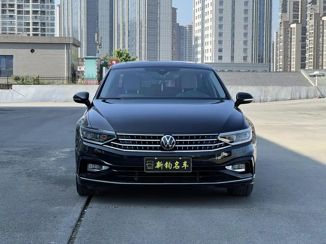 Volkswagen Magotan 2023 Model 2 Million Commemorative Edition 330TSI DSG Luxury фото 2