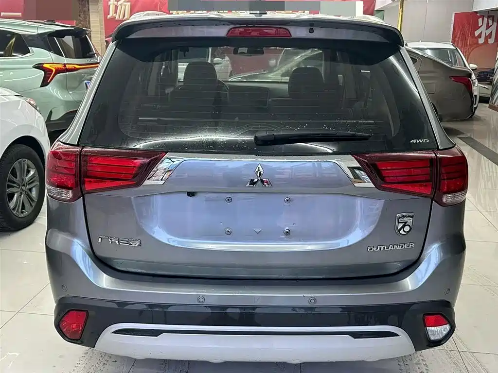 MITSUBISHI OUTLANDER