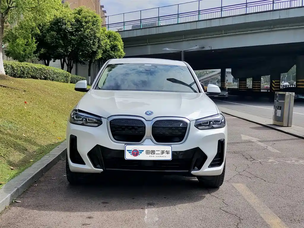 BMW IX3