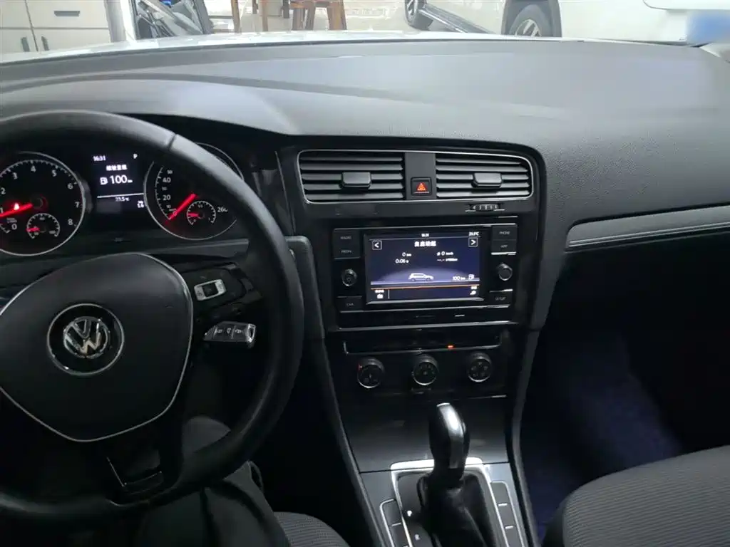 Volkswagen Golf 2018 1.6L Automatic Comfort фото 10