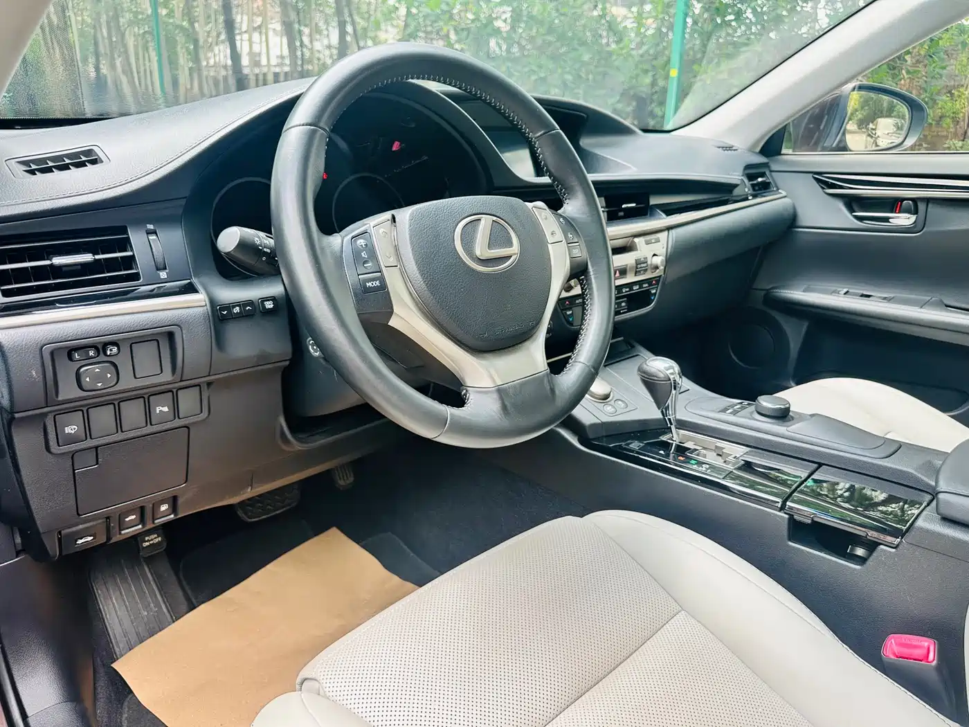 Lexus ES 2014 300h Elite Edition фото 21