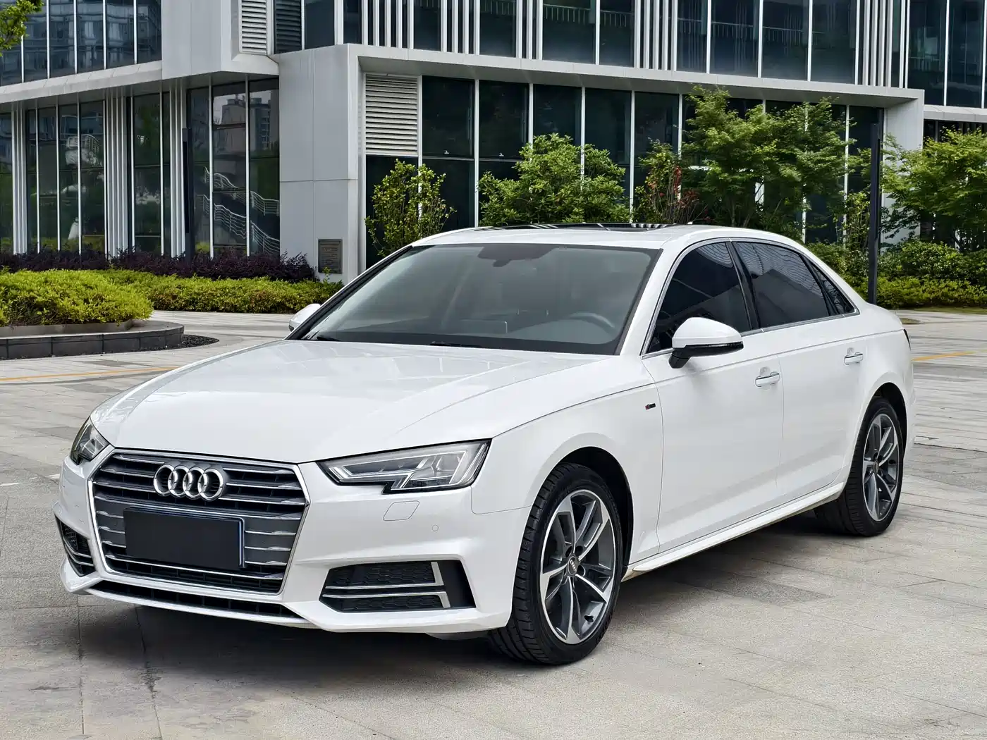 Audi A4L 2018 30th Anniversary 40 TFSI Fashion