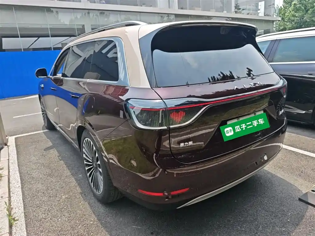AITO Wenjie AITO M9 2025 Extended Range Ultra 52kWh 5-Seater фото 9