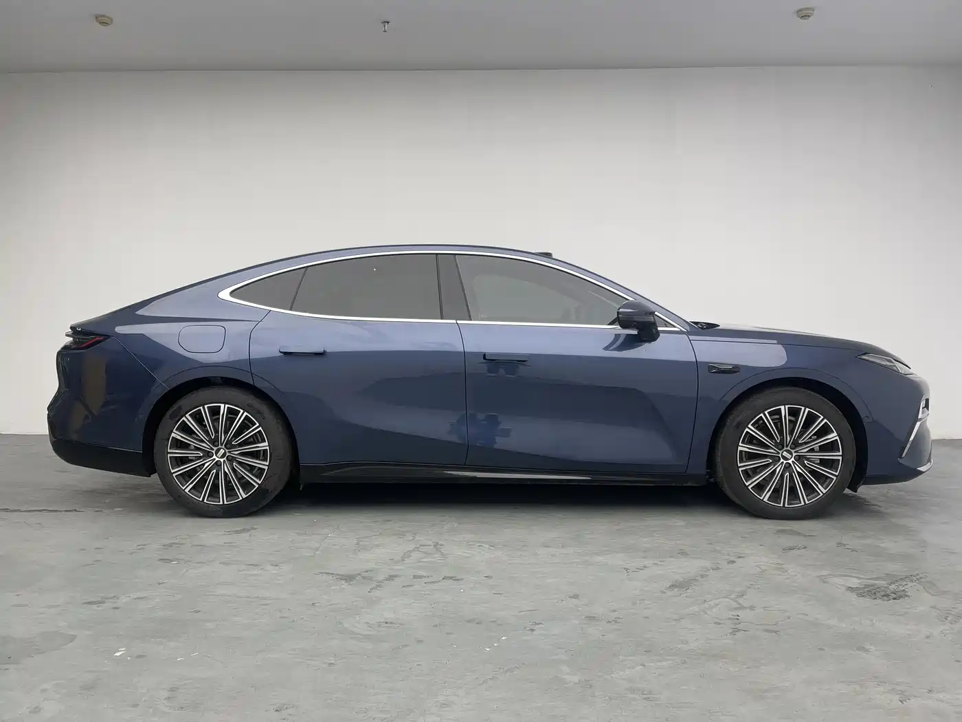 Geely Galaxy Galaxy Xingyao 8 2025 130km EM-P Starship Edition фото 10