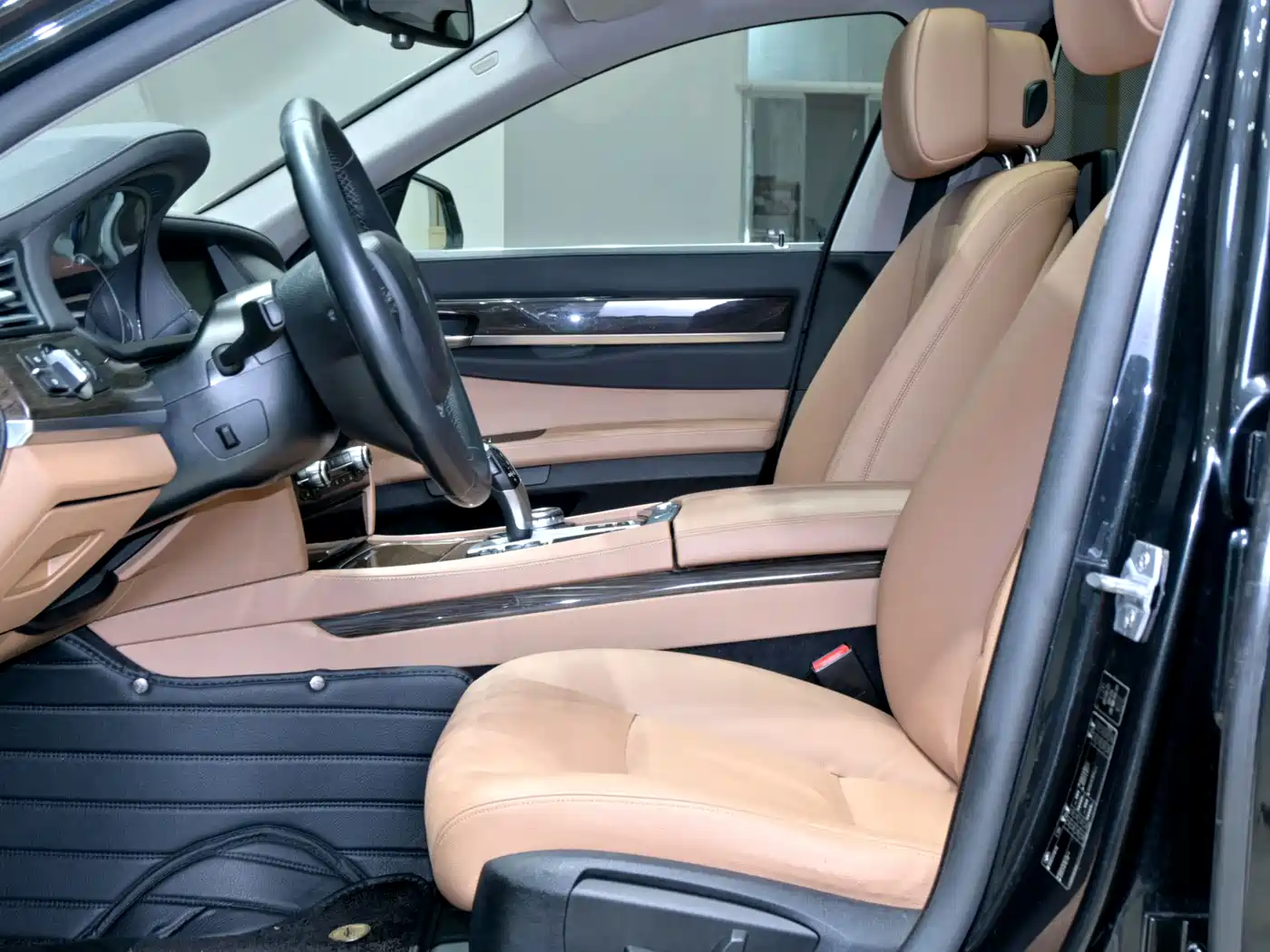 BMW 7 Series 2013 Model 730Li Leading фото 10