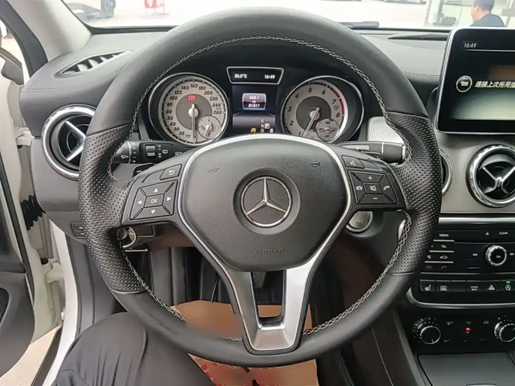 Mercedes-Benz GLA 2016 GLA 220 4MATIC Fashion фото 11