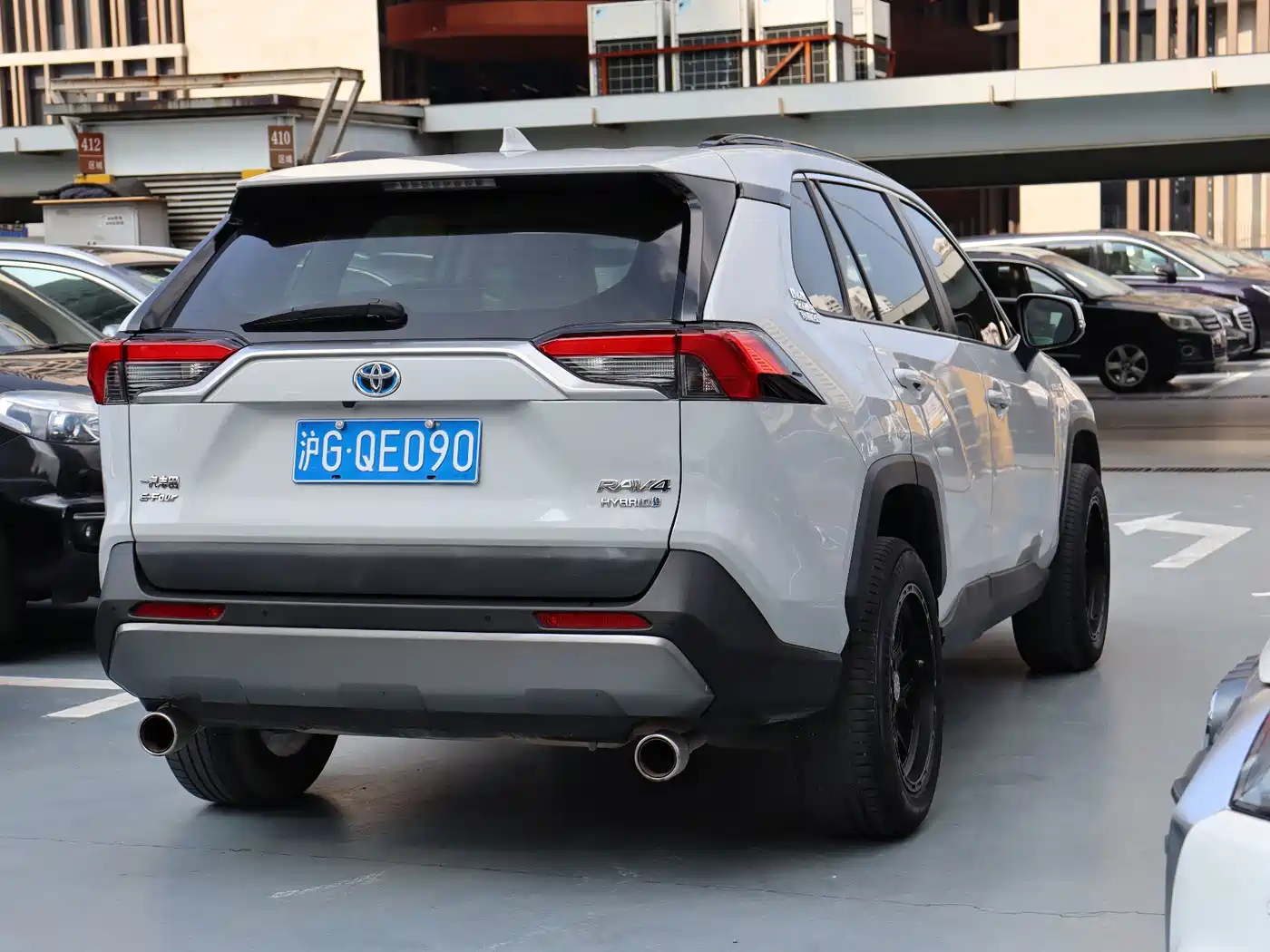 Фото 6 - Toyota RAV4