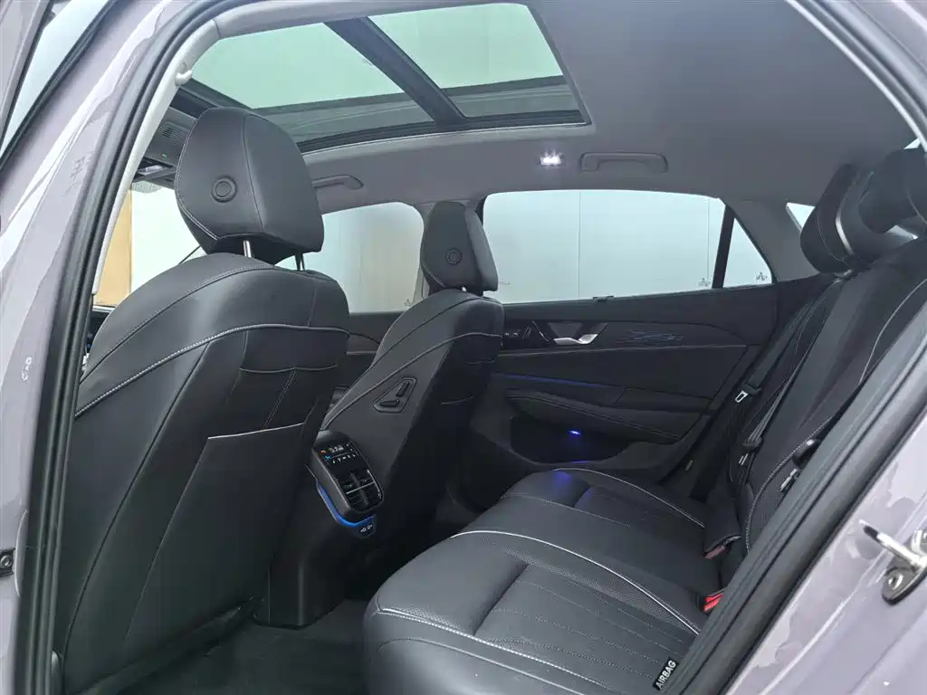 Volkswagen Passat 2025 Pro 380TSI Dragon Prestige Edition фото 11