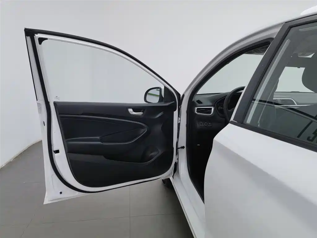 Hyundai Verna 2017 1.4L Manual Renewal Edition China VI фото 8
