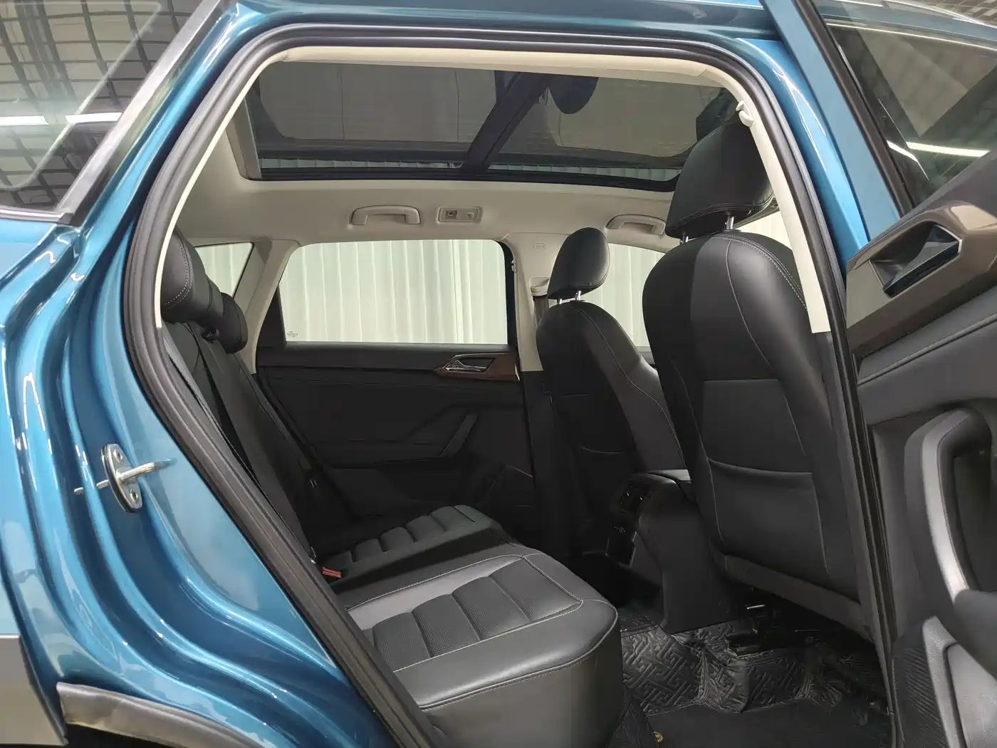 Photo 11 - Volkswagen Tharu