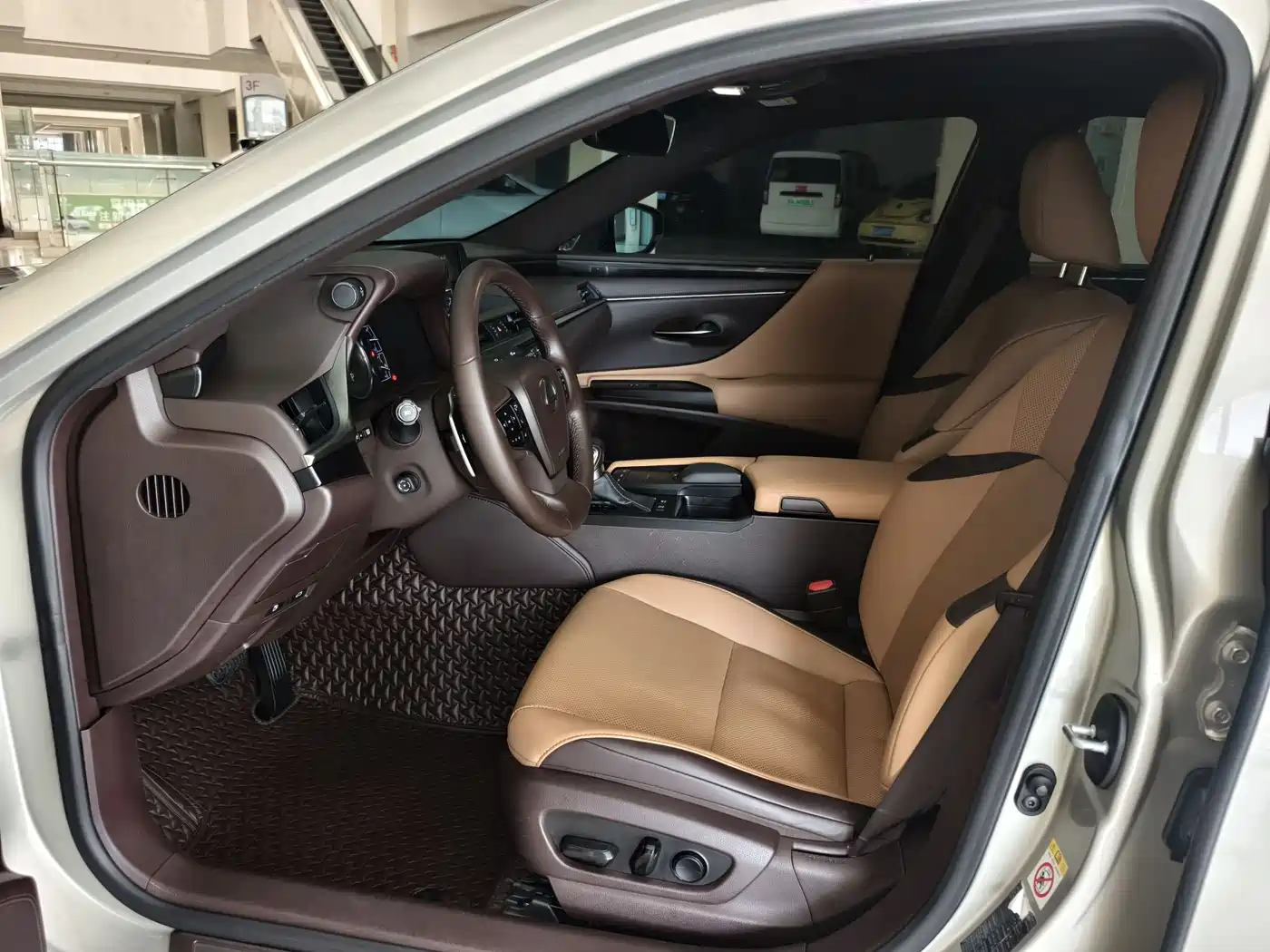 Lexus ES 2018 300h Excellence Edition China V фото 7