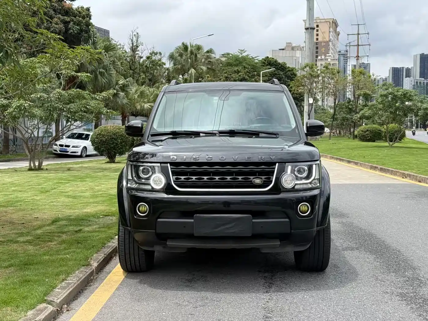 Land Rover Discovery 2015 3.0 SC V6 SE фото 2