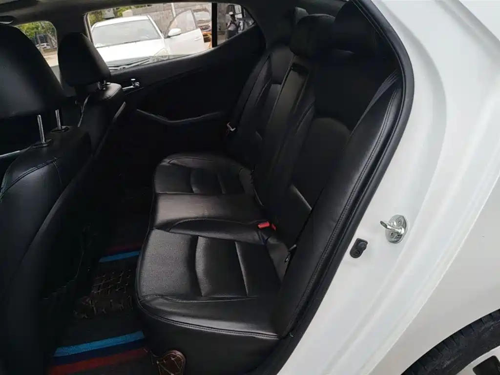 Kia K5 2015 2.0L Automatic LUX фото 17