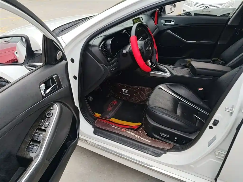 Kia K5 2015 2.0L Automatic LUX фото 16
