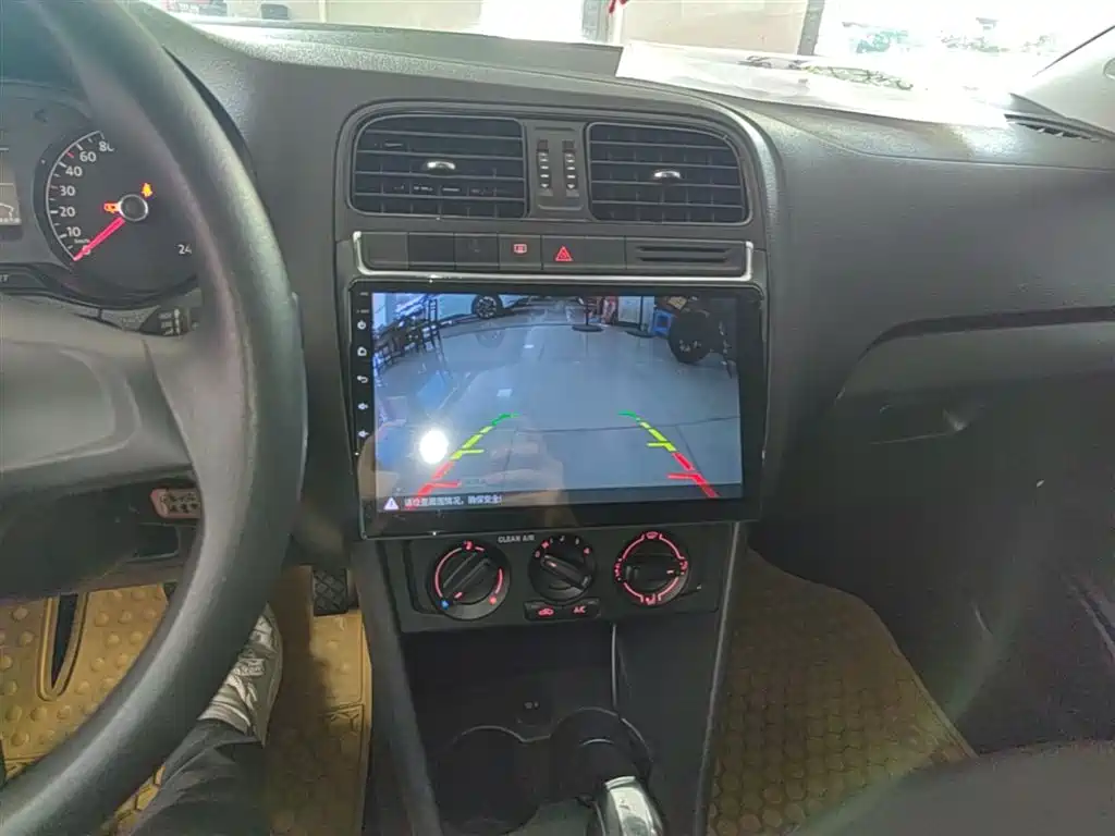 Volkswagen Polo 2016 1.4L Automatic Trend фото 13