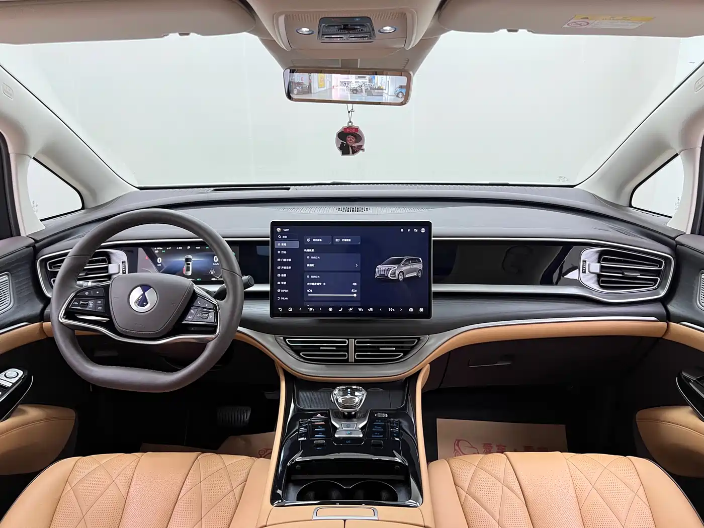 Denza D9 2024 DM-i 980 AWD Prestige фото 23