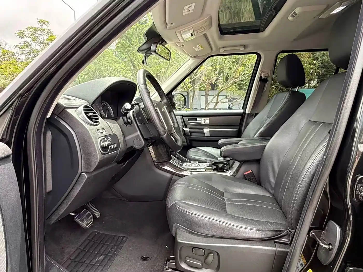Land Rover Discovery 2015 3.0 SC V6 SE фото 8