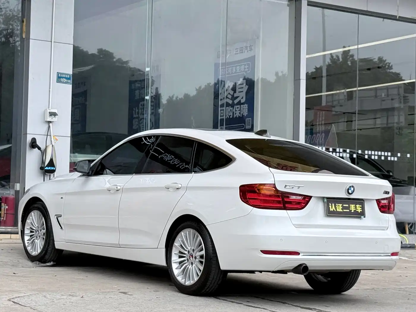 BMW 3 Series GT 2016 320i Design Package фото 16