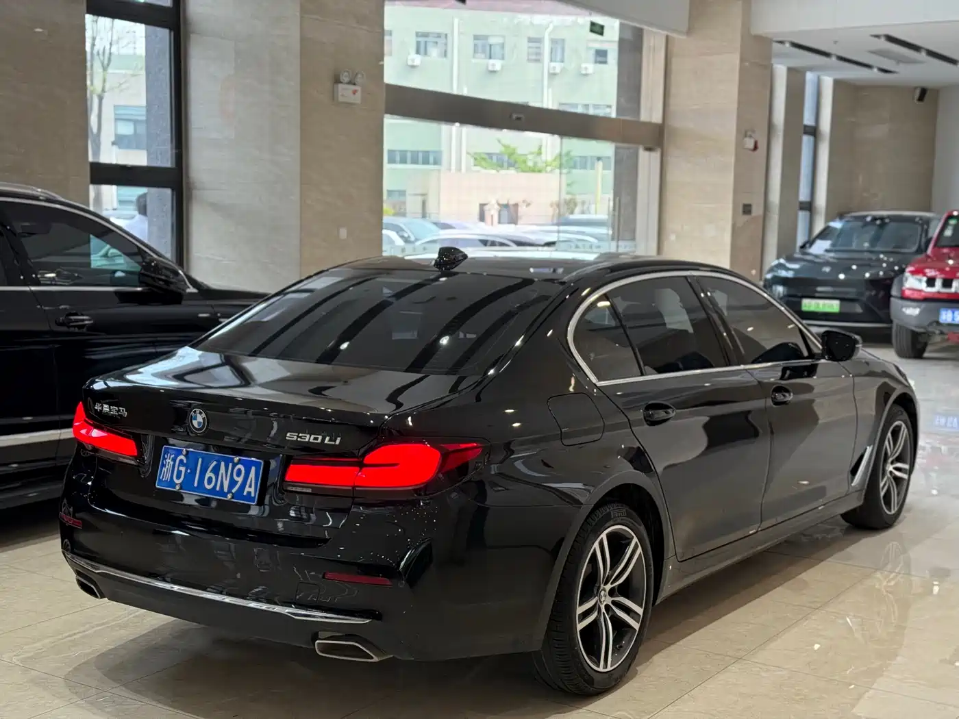 BMW 5 Series 2023 530Li Leading Luxury Package фото 18
