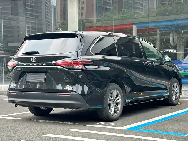 Toyota Sienna 2024 2.5L Hybrid Comfort Edition — фото 2