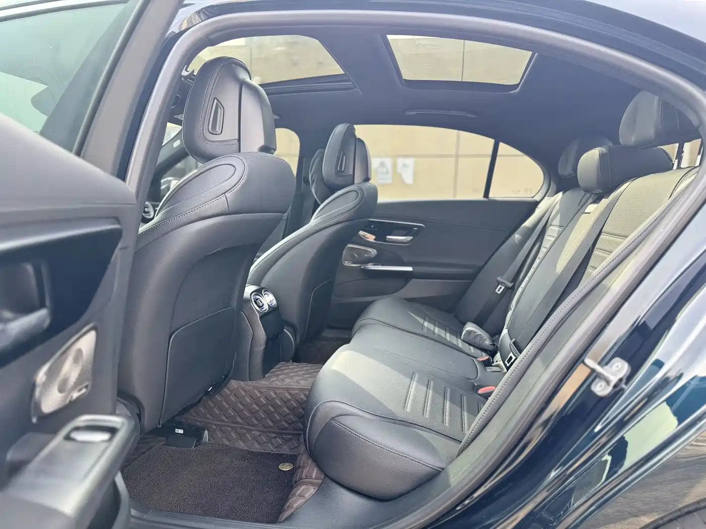 Mercedes-Benz C-Class 2024 Facelift III C 260 L фото 6